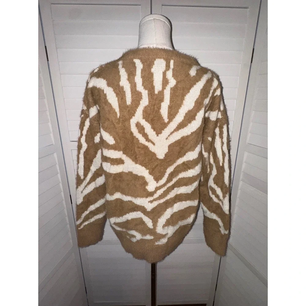 ENTRO Women's Medium Fuzzy Zebra Print Long Sleeve Sweater